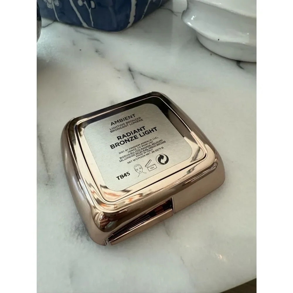 Hourglass Ambient® Lighting Bronzer in Radiant Bronze